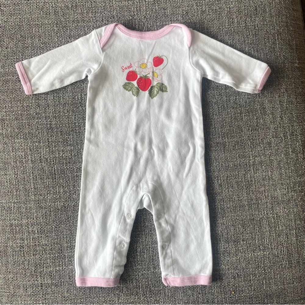 Vintage Baby One Piece Jumpsuit 3-6 Months Footless Strawberry Print Light Pink